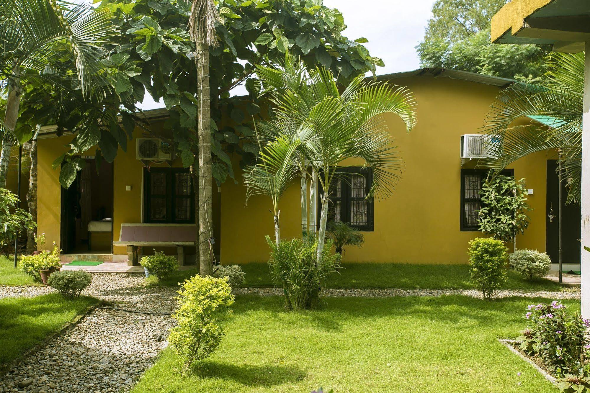 Sauraha Nana Hotel Exteriér fotografie