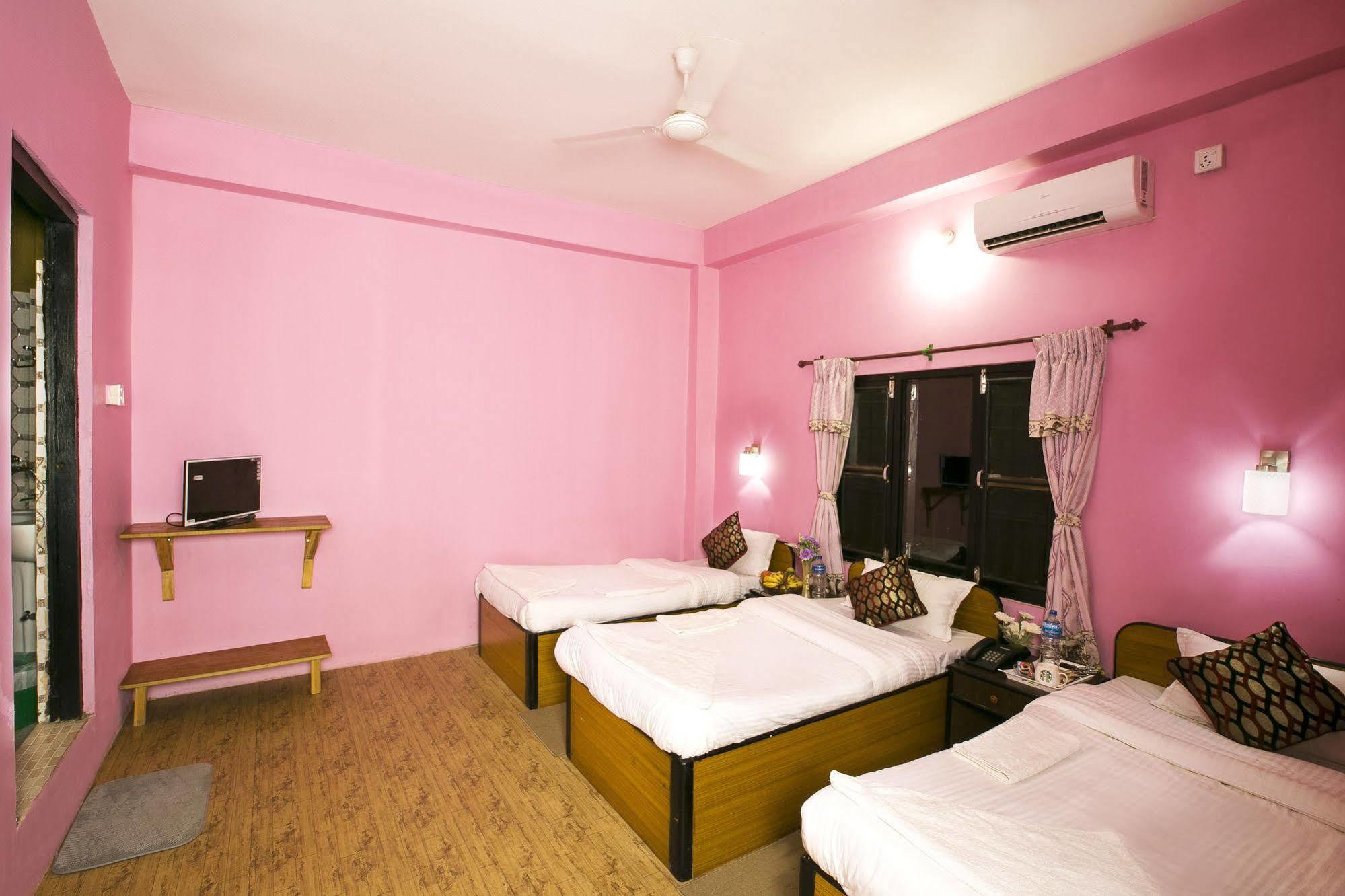 Sauraha Nana Hotel Exteriér fotografie